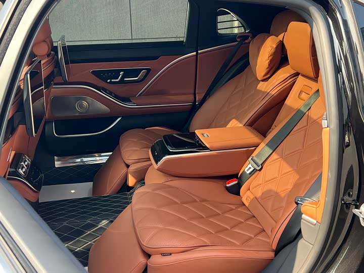 Фото 9 - Mercedes-Benz Maybach S-Class