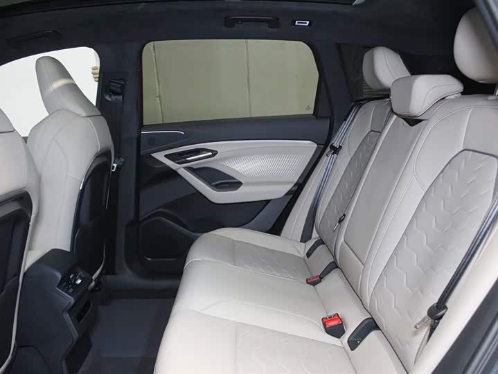 Фото 8 - Audi Q6L e-tron