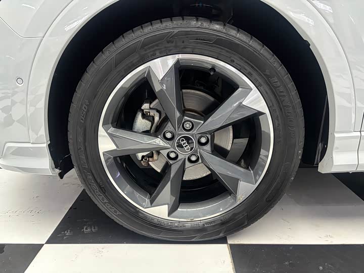 Фото 4 - Audi Q3