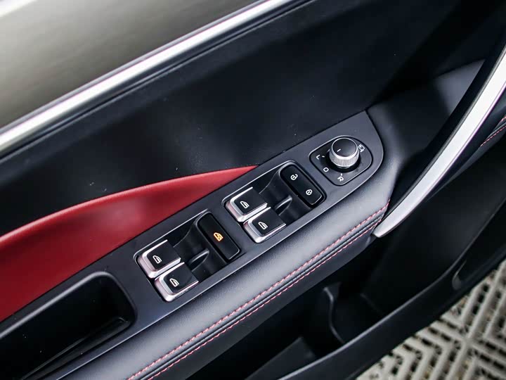 Фото 6 - Geely Coolray