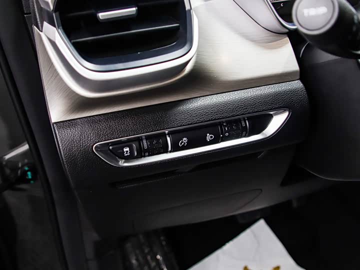 Фото 7 - Geely Coolray