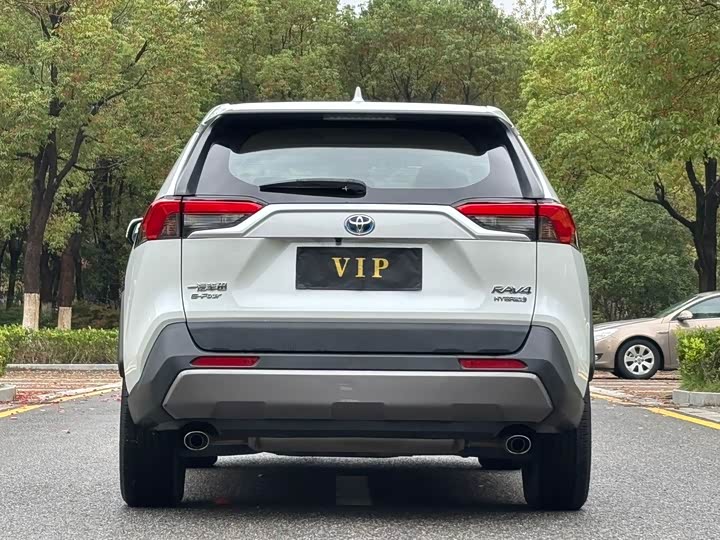 Фото 5 - Toyota RAV4