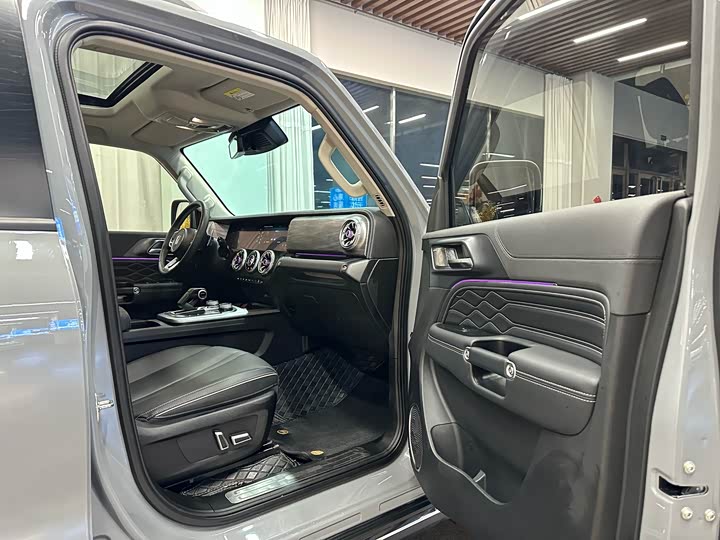 Фото 7 - Tank 300