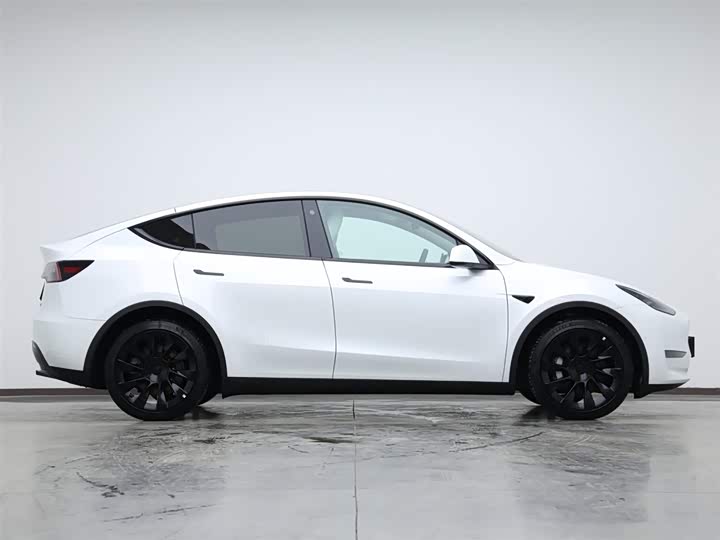 Фото 6 - Tesla Model Y