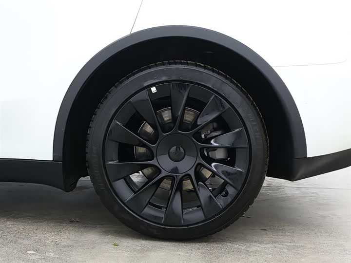 Фото 9 - Tesla Model Y