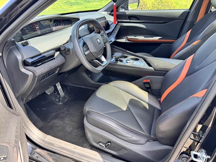 Фото 8 - Changan UNI-V