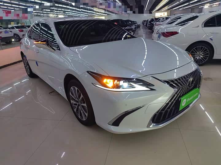 Фото 4 - Lexus ES