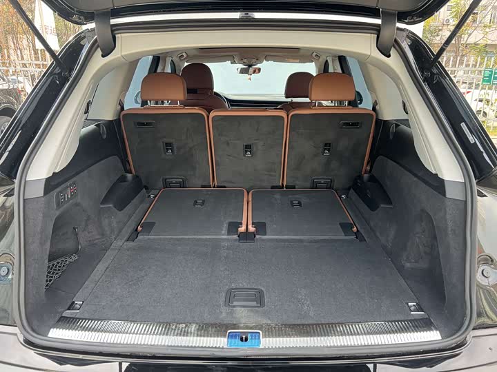 Фото 7 - Audi Q7