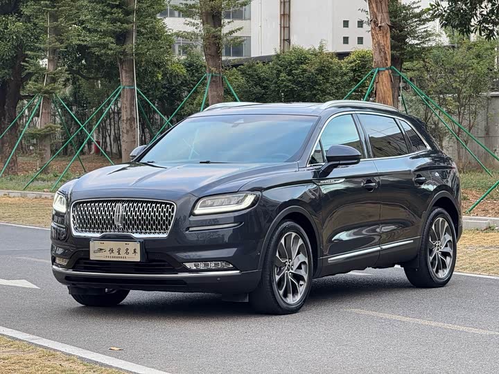 Фото 1 - Lincoln Nautilus