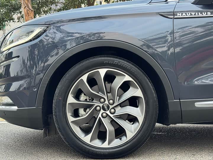 Фото 5 - Lincoln Nautilus