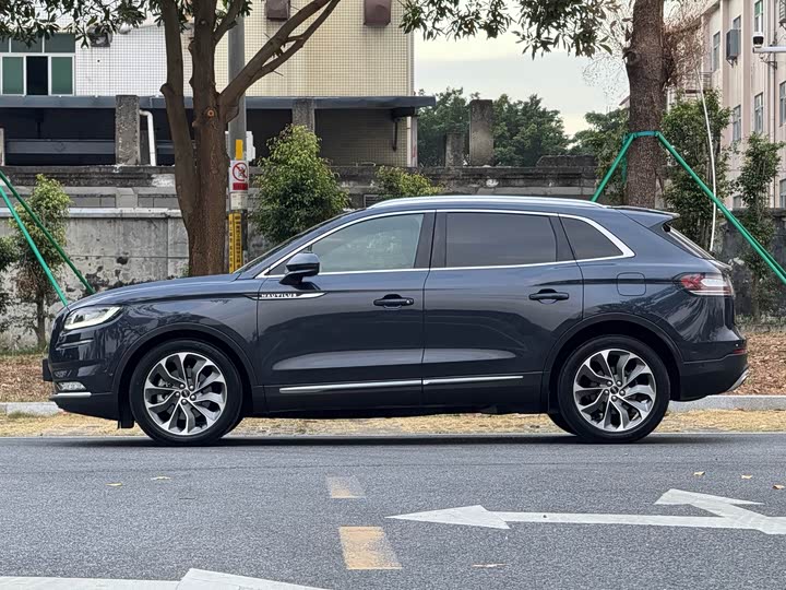 Фото 6 - Lincoln Nautilus