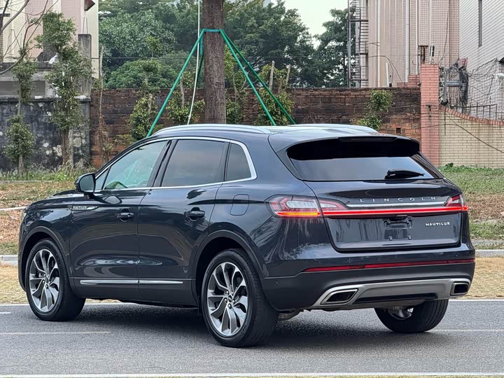 Фото 7 - Lincoln Nautilus