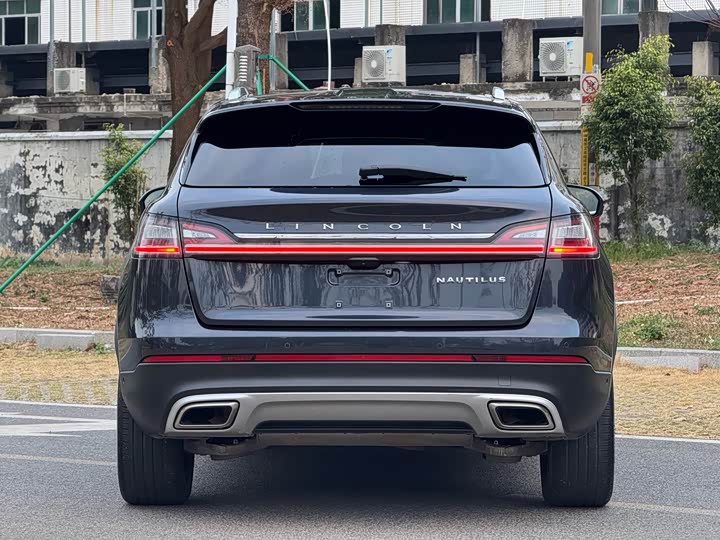 Фото 8 - Lincoln Nautilus
