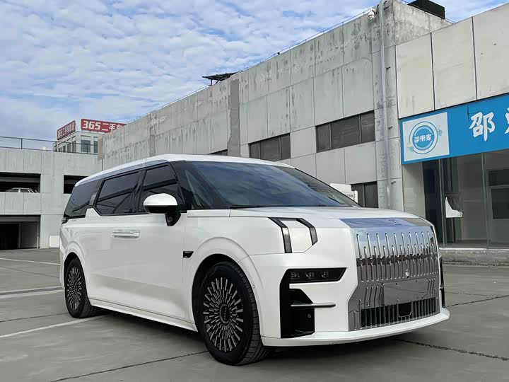 Фото 2 - Zeekr 009