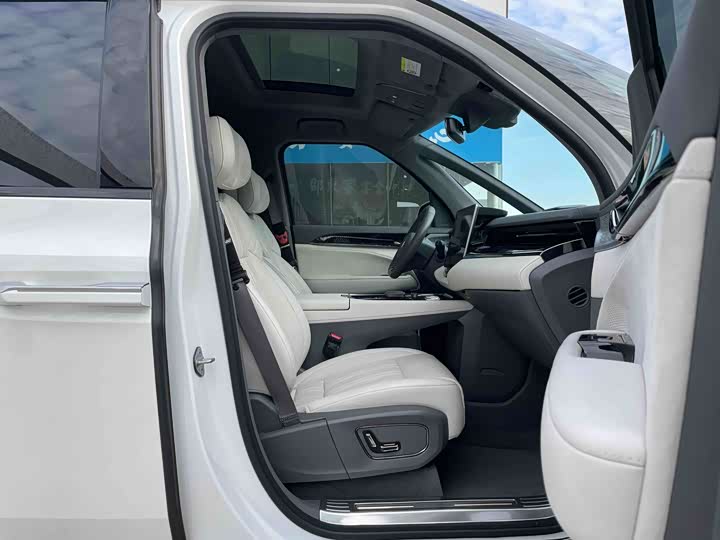 Фото 8 - Zeekr 009