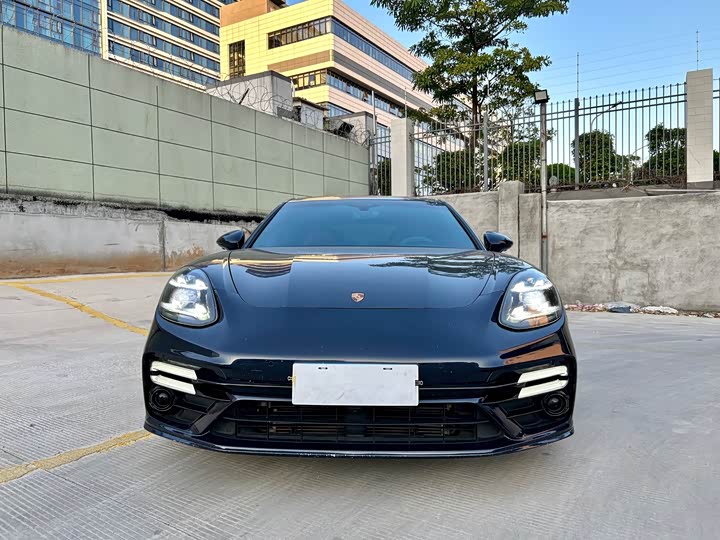 Фото 2 - Porsche Panamera
