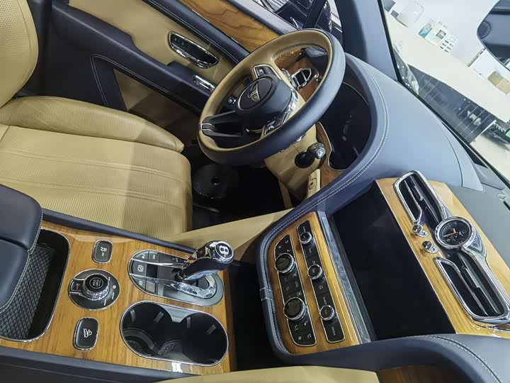 Фото 5 - Bentley Bentayga