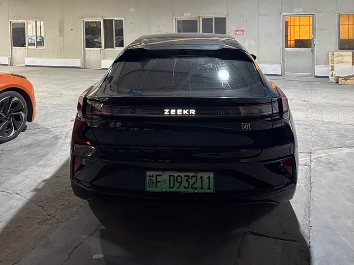 Фото 4 - Zeekr 001