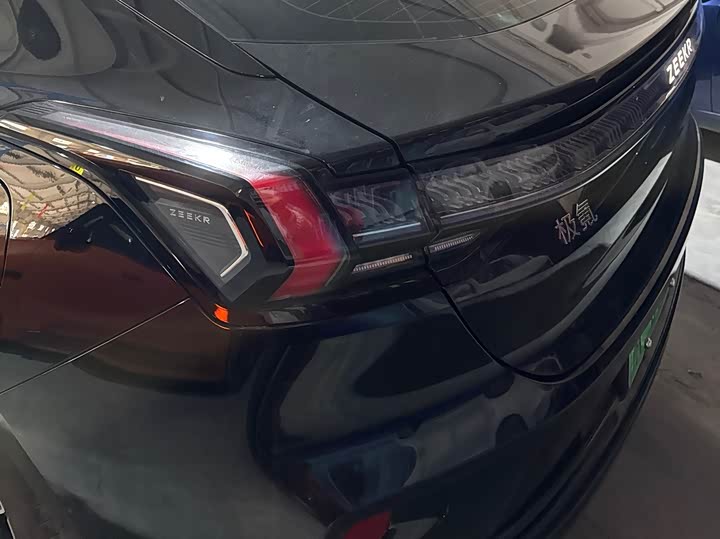 Фото 6 - Zeekr 001