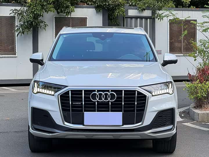 Фото 1 - Audi Q7