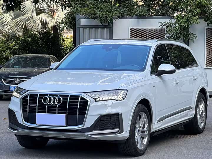 Фото 2 - Audi Q7