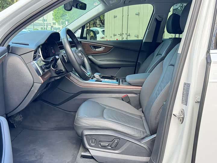 Фото 5 - Audi Q7