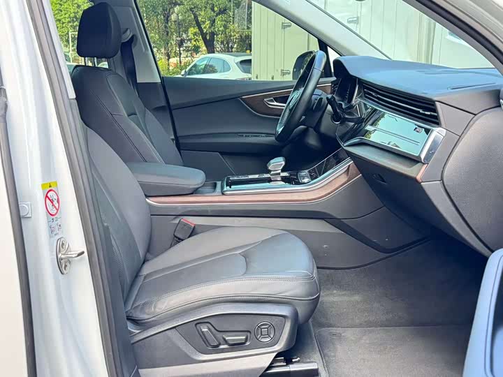 Фото 6 - Audi Q7