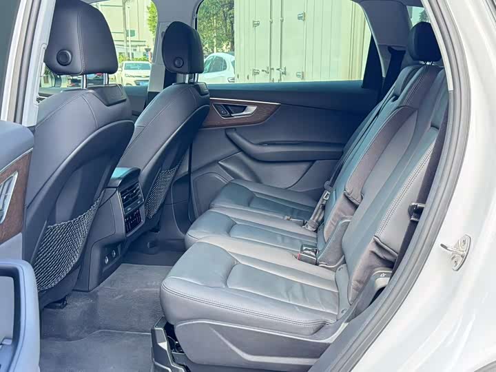 Фото 7 - Audi Q7