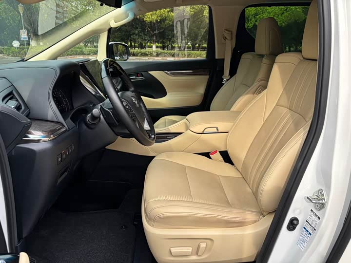 Фото 7 - Toyota Vellfire