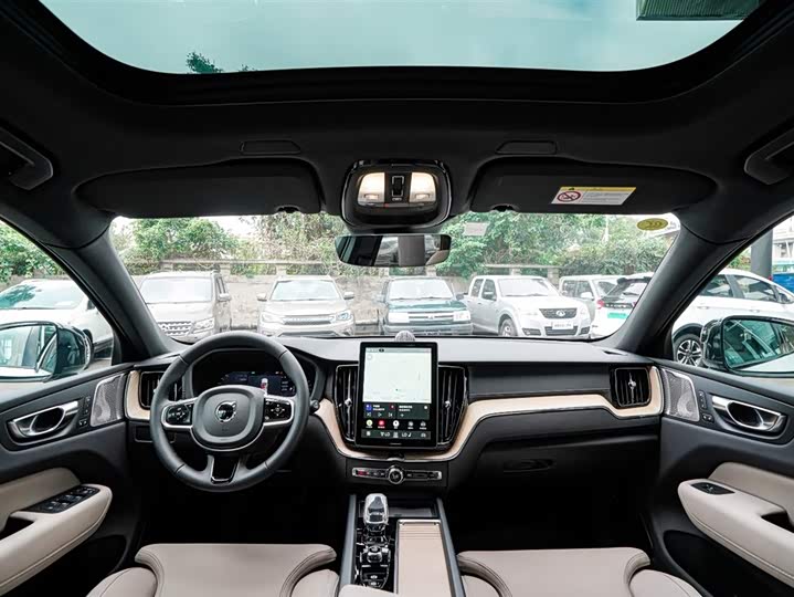 Фото 9 - Volvo XC60