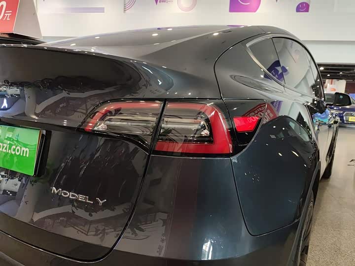 Фото 8 - Tesla Model Y