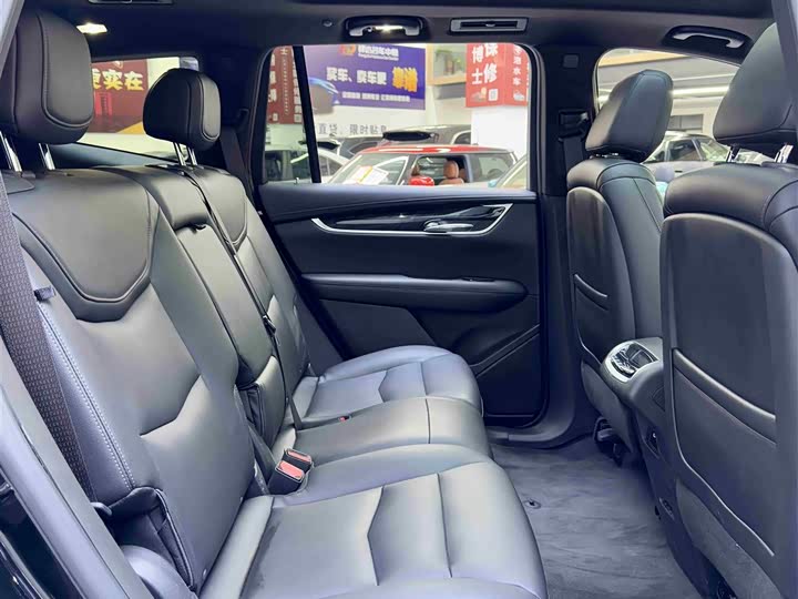 Фото 6 - Cadillac XT6