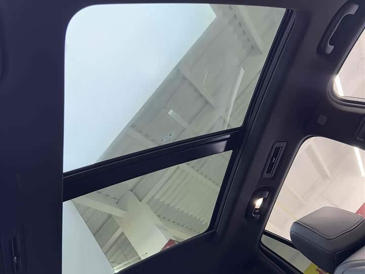 Фото 9 - Cadillac XT6