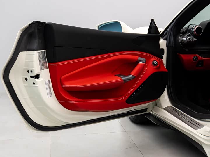 Фото 4 - Ferrari F8