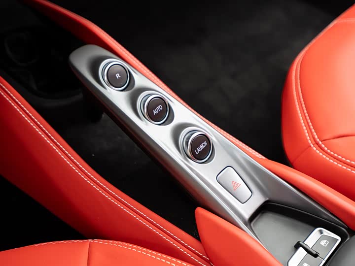 Фото 7 - Ferrari F8