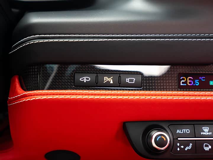 Фото 8 - Ferrari F8