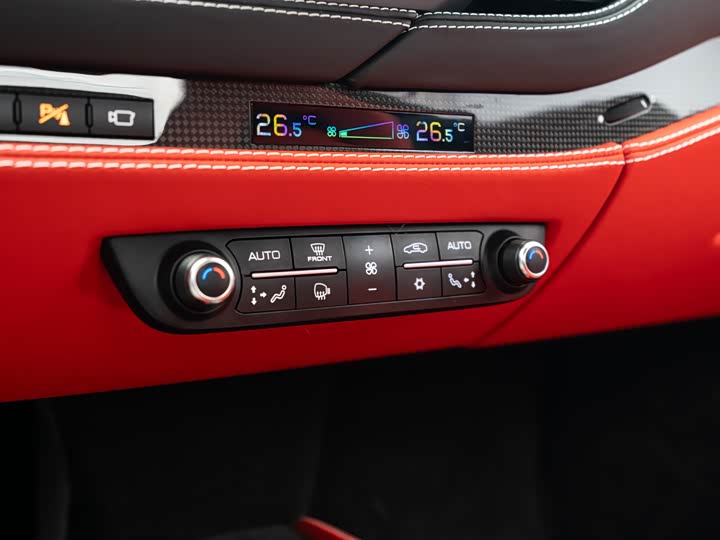 Фото 9 - Ferrari F8