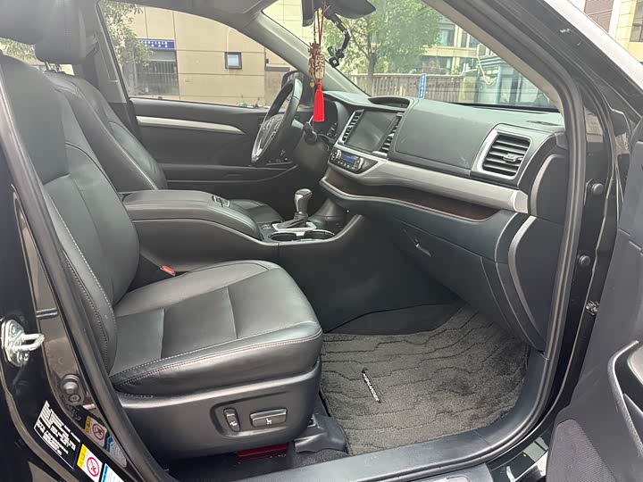 Фото 8 - Toyota Highlander