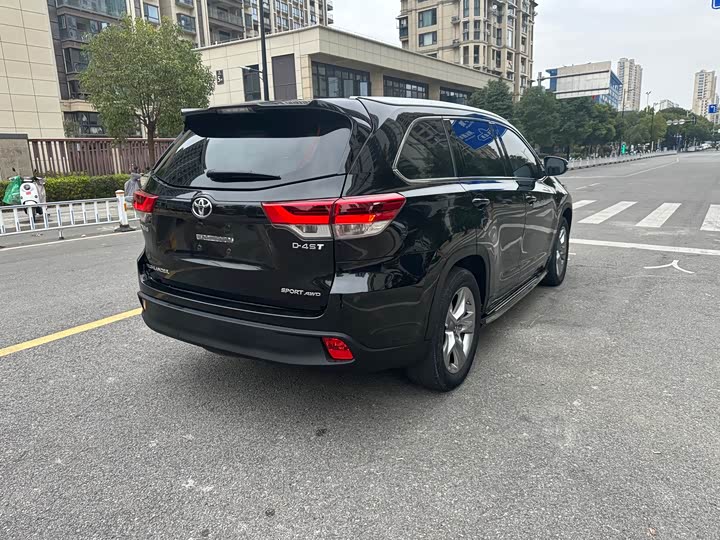 Фото 9 - Toyota Highlander