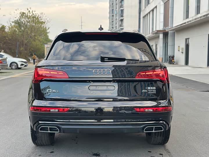 Фото 5 - Audi Q5L