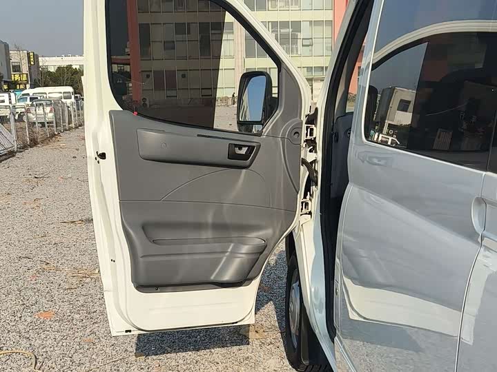 Фото 7 - Maxus V80