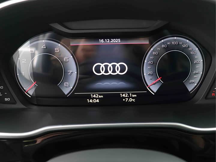 Фото 8 - Audi Q3