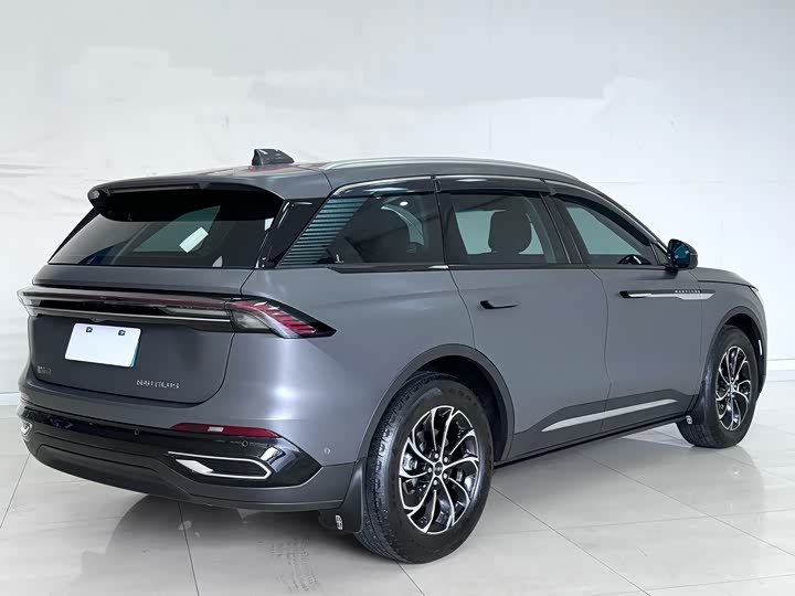 Фото 4 - Lincoln Nautilus