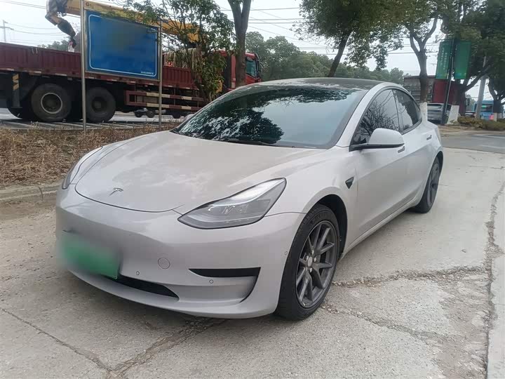 Фото 2 - Tesla Model 3