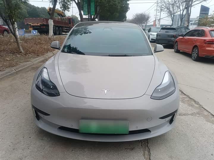 Фото 3 - Tesla Model 3