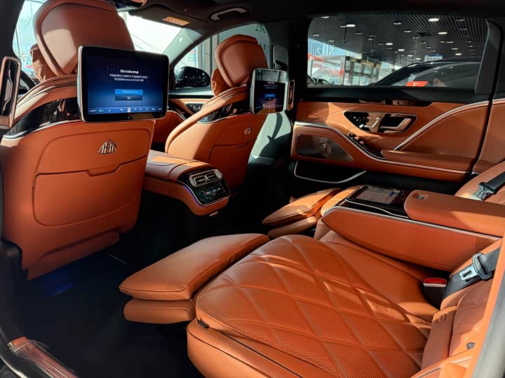 Фото 9 - Mercedes-Benz Maybach S-Class