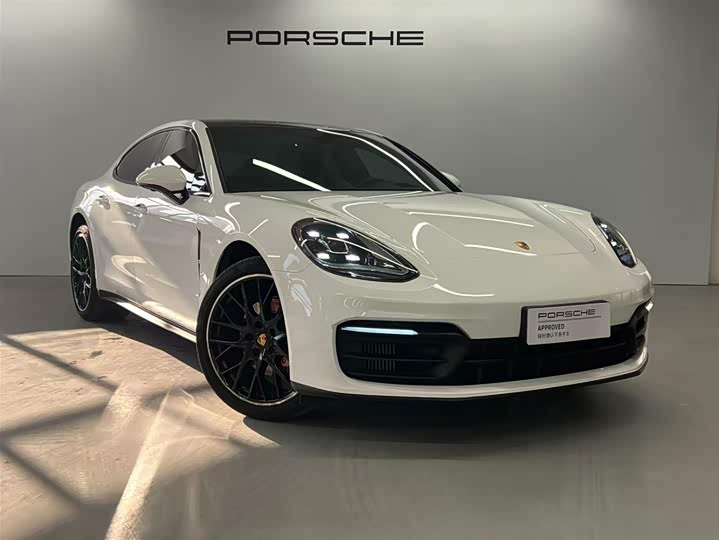 Фото 3 - Porsche Panamera