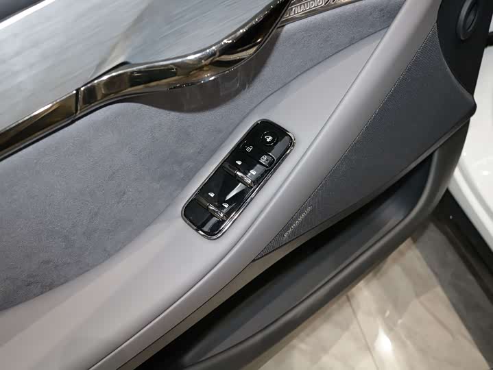 Фото 4 - Voyah Passion