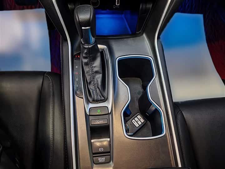 Фото 2 - Honda Accord