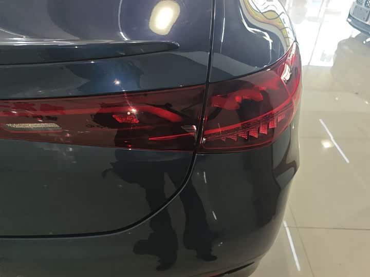 Фото 8 - Mercedes-Benz EQE